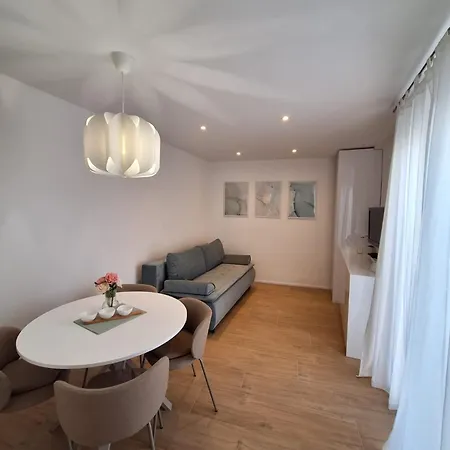 Tommy Apartment *